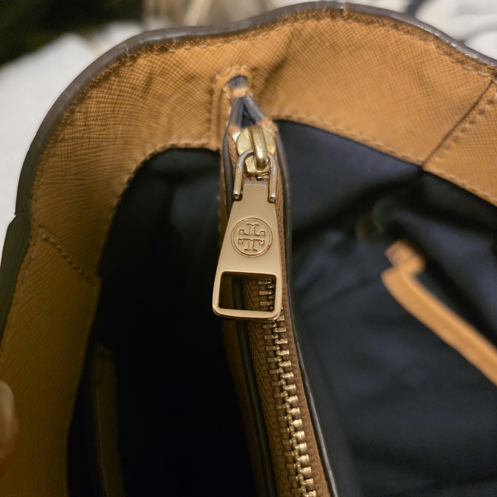 Tory Burch Tote Bag - Picture 10 of 11